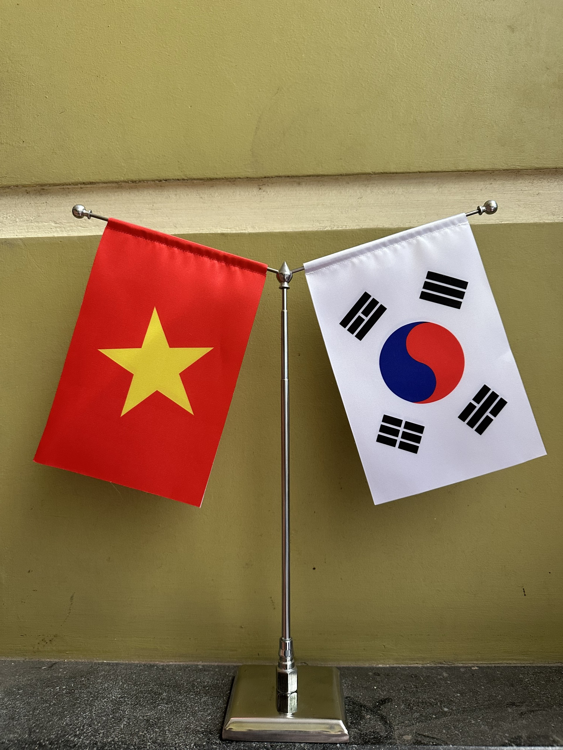 Cờ để bàn chữ Y – Xưởng in cờ HOÀNG GIA