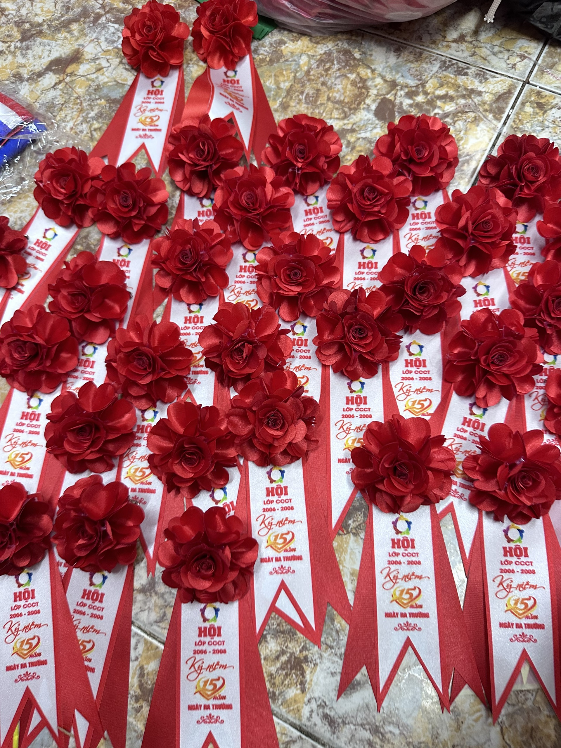 Hoa cài áo khai trương