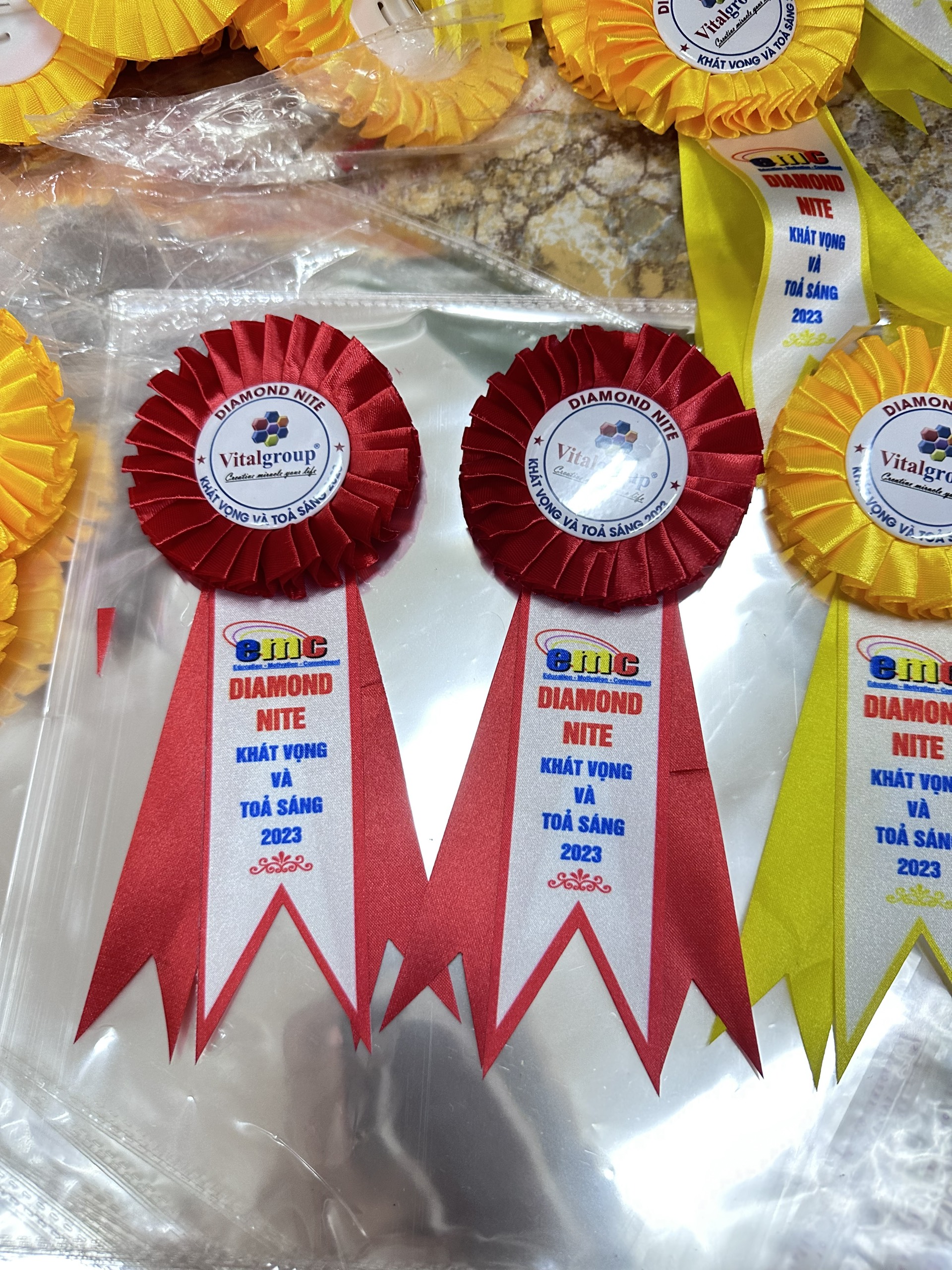 Hoa cài áo giá bao nhiêu