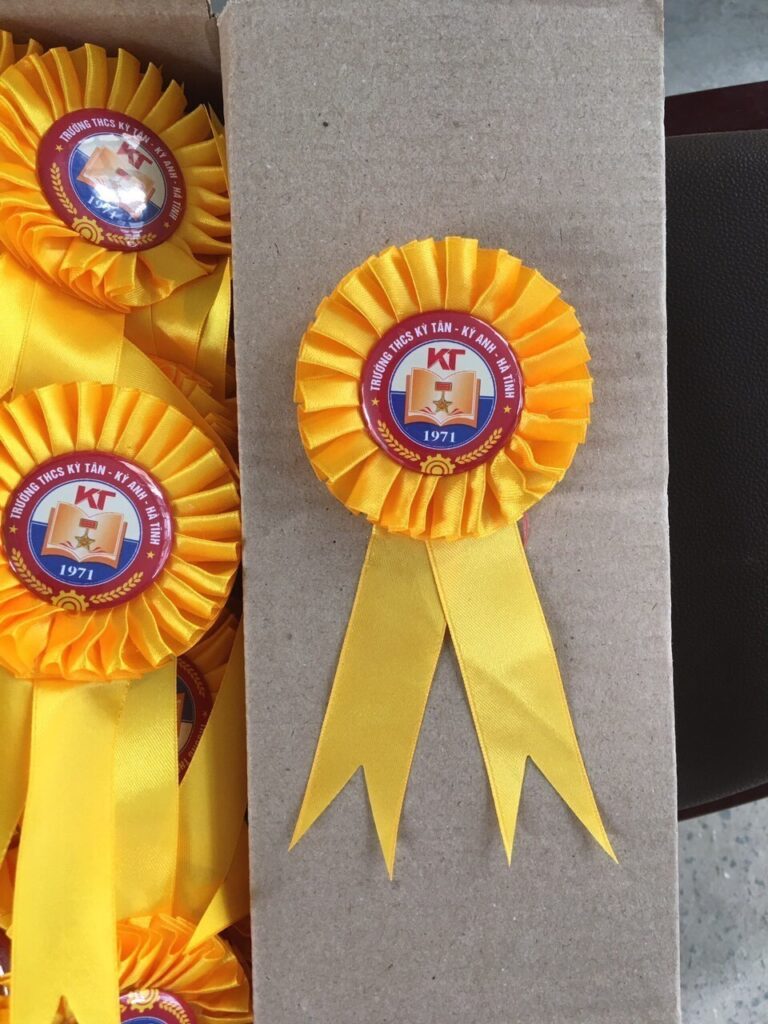 Hoa cài áo đại hội