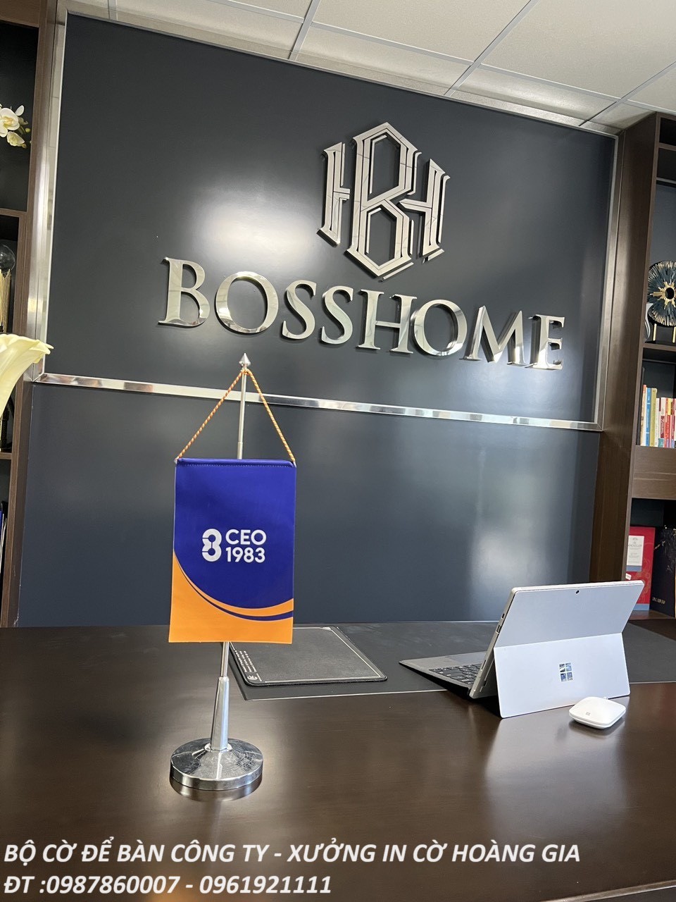 Mẫu cờ để bàn làm việc – Xưởng in cờ HOÀNG GIA tại Hà Nội