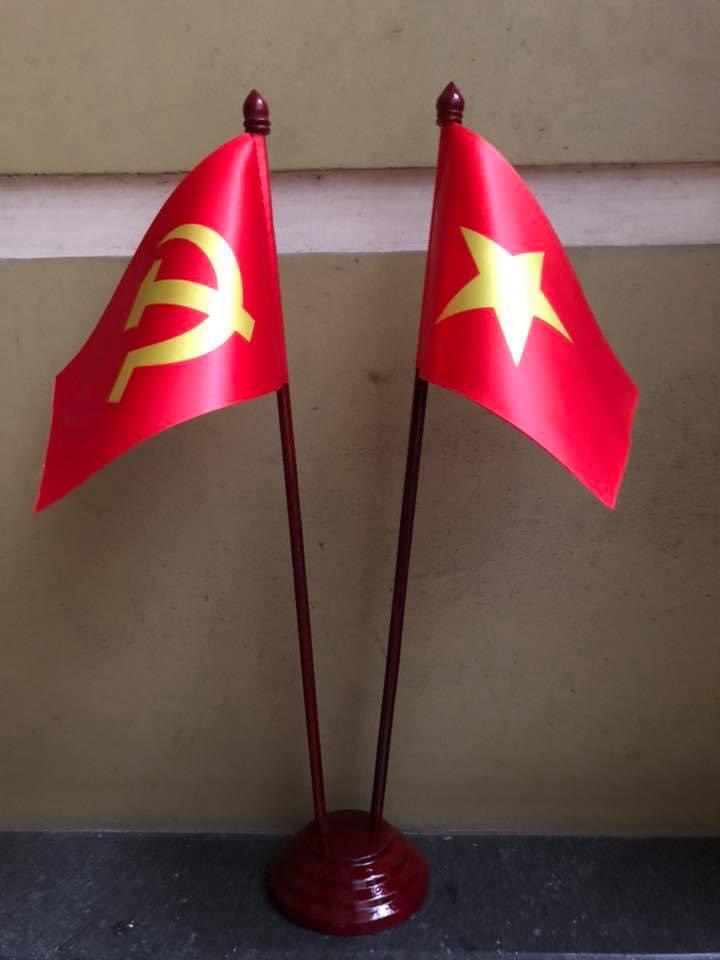 Mua cờ để bàn ở đâu – Xưởng in cờ HOÀNG GIA