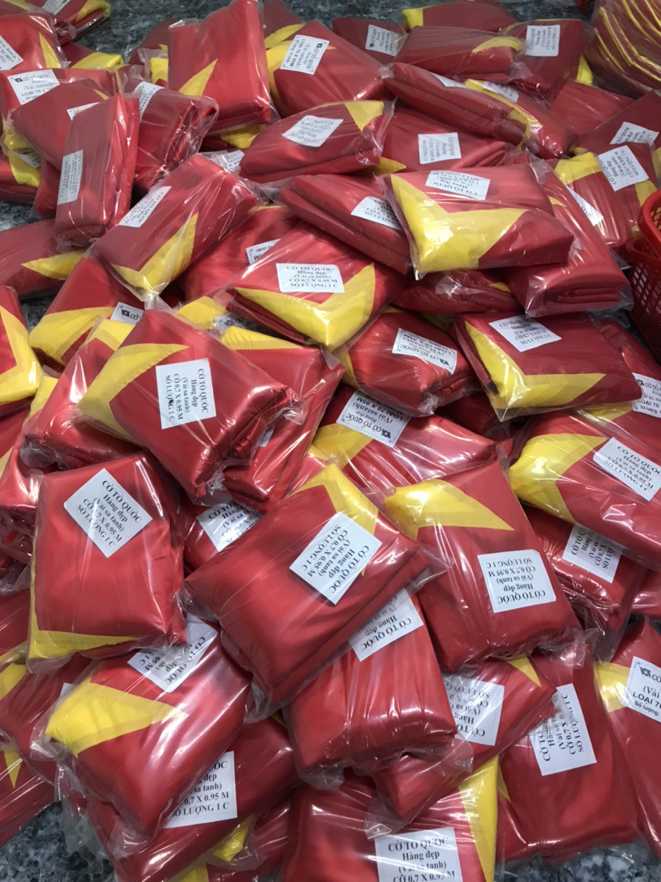 Cờ Tổ Quốc giá sỉ – Xưởng in cờ HOÀNG GIA