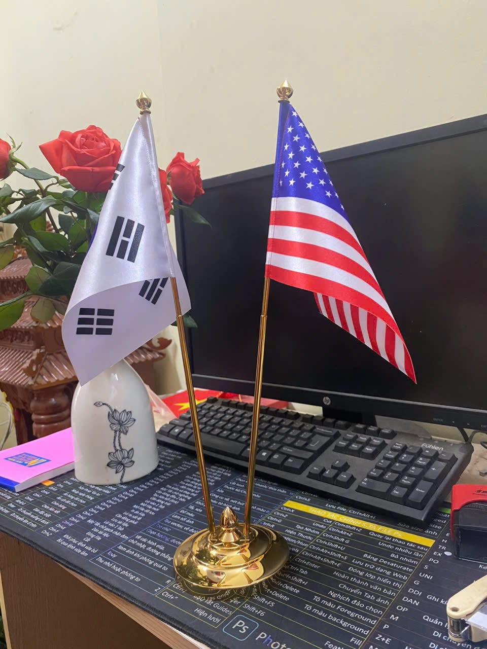 In cờ để bàn ký kết – Xưởng in cờ HOÀNG GIA tại Hà Nội