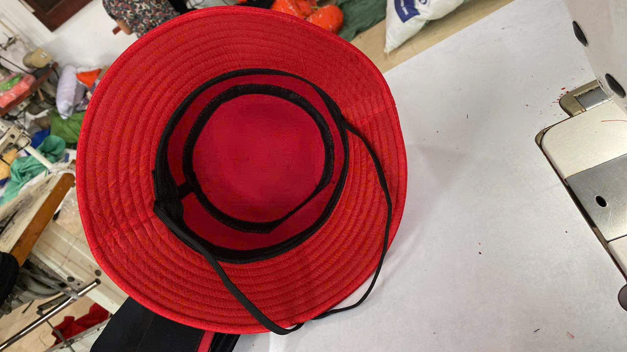 Mũ rộng vành du lịch