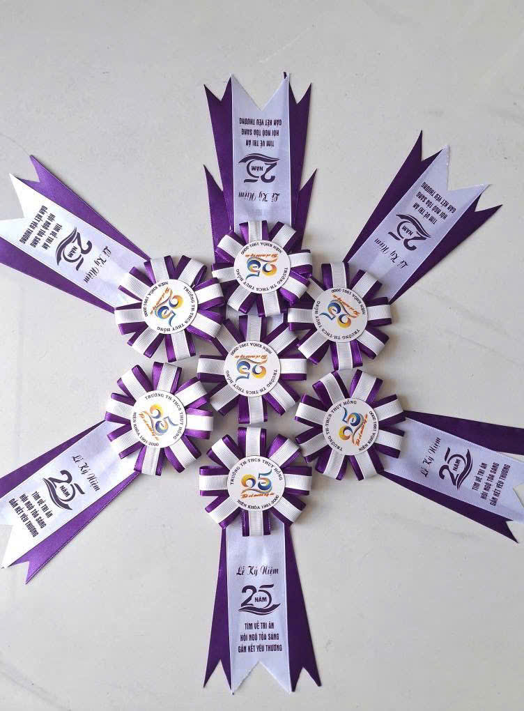 Giá hoa cài áo đại biểu