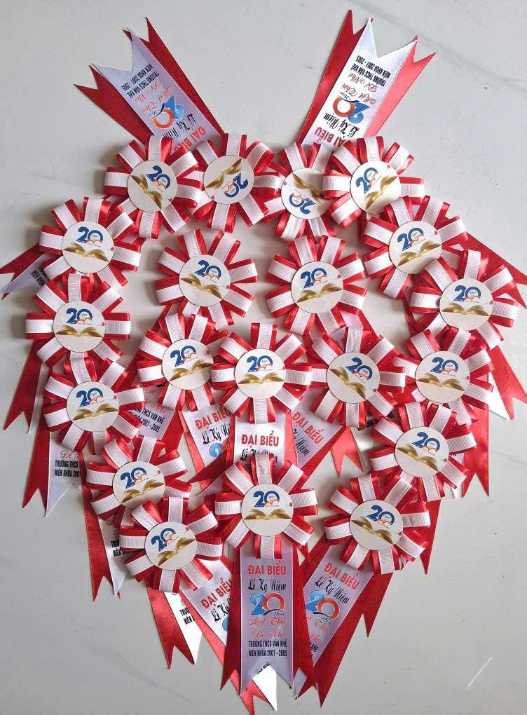 Hoa cài áo hội nghị