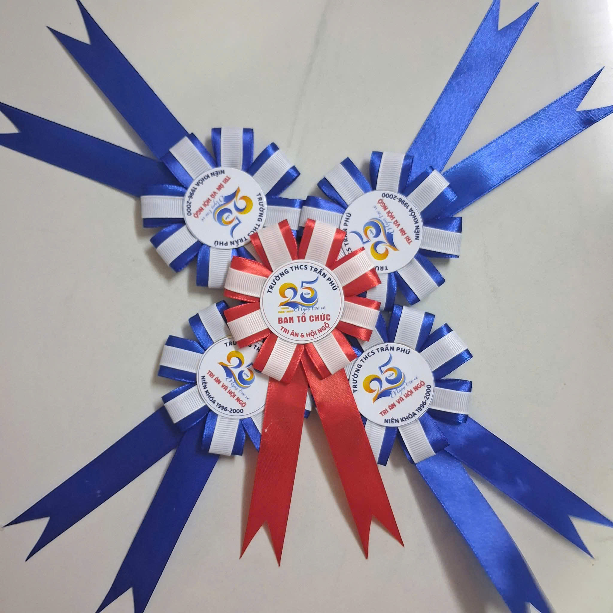 Thiết kế hoa cài áo