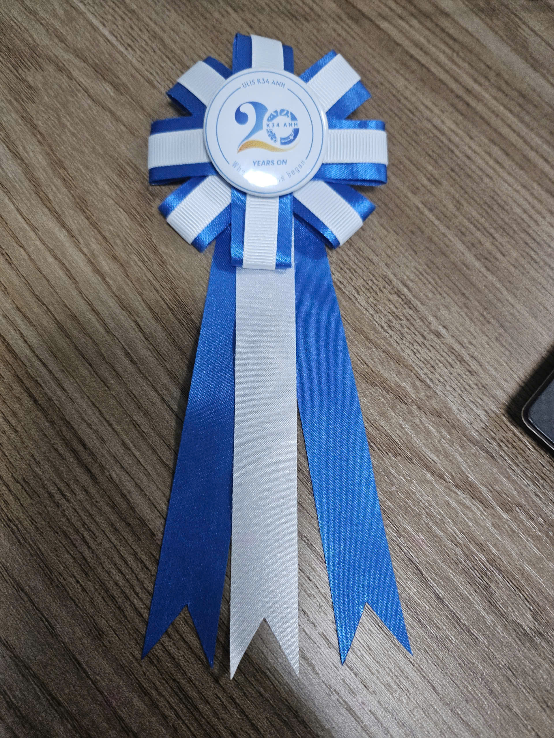 Hoa cài áo là gì?