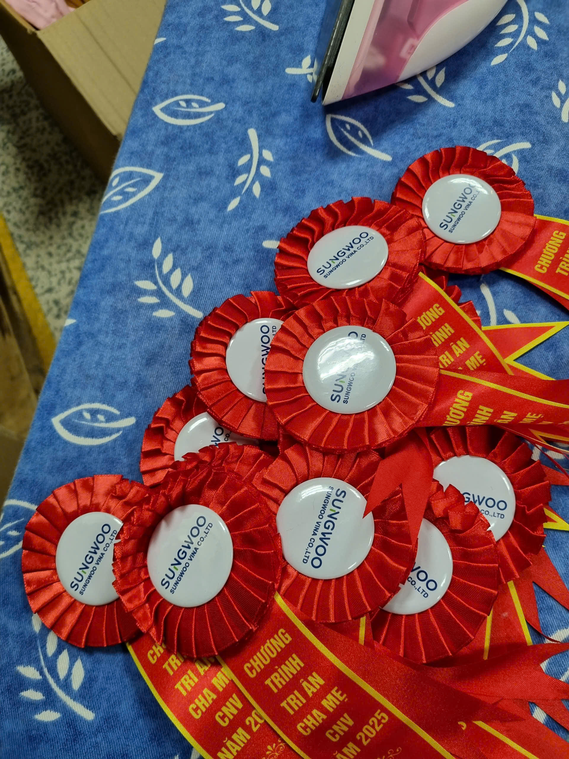 Phụ kiện hoa cài áo dài