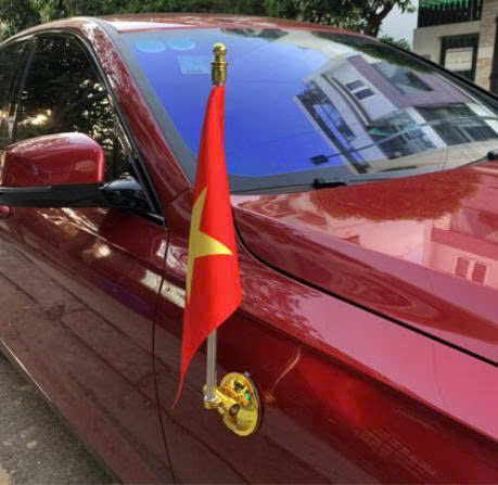 Cờ Tổ Quốc để xe ô tô  – Xưởng in cờ HOÀNG GIA
