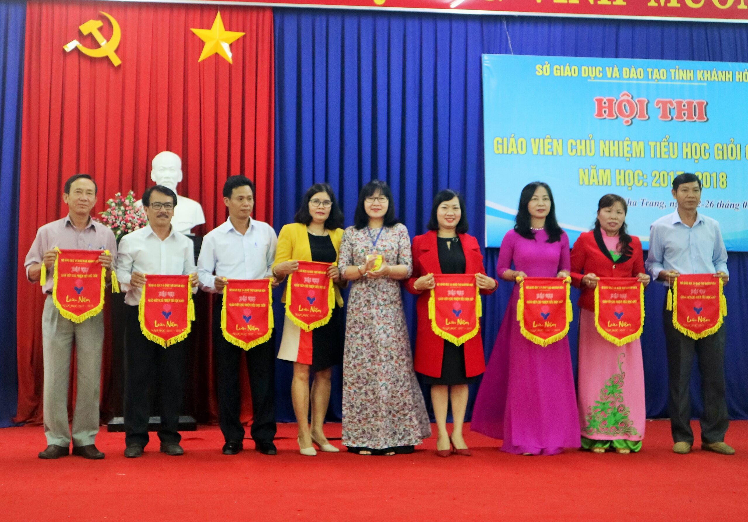 Thiết kế cờ lưu niệm