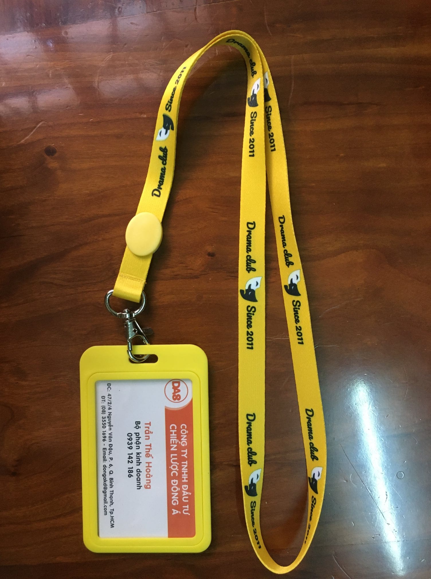 Dây đeo thẻ in tên công ty