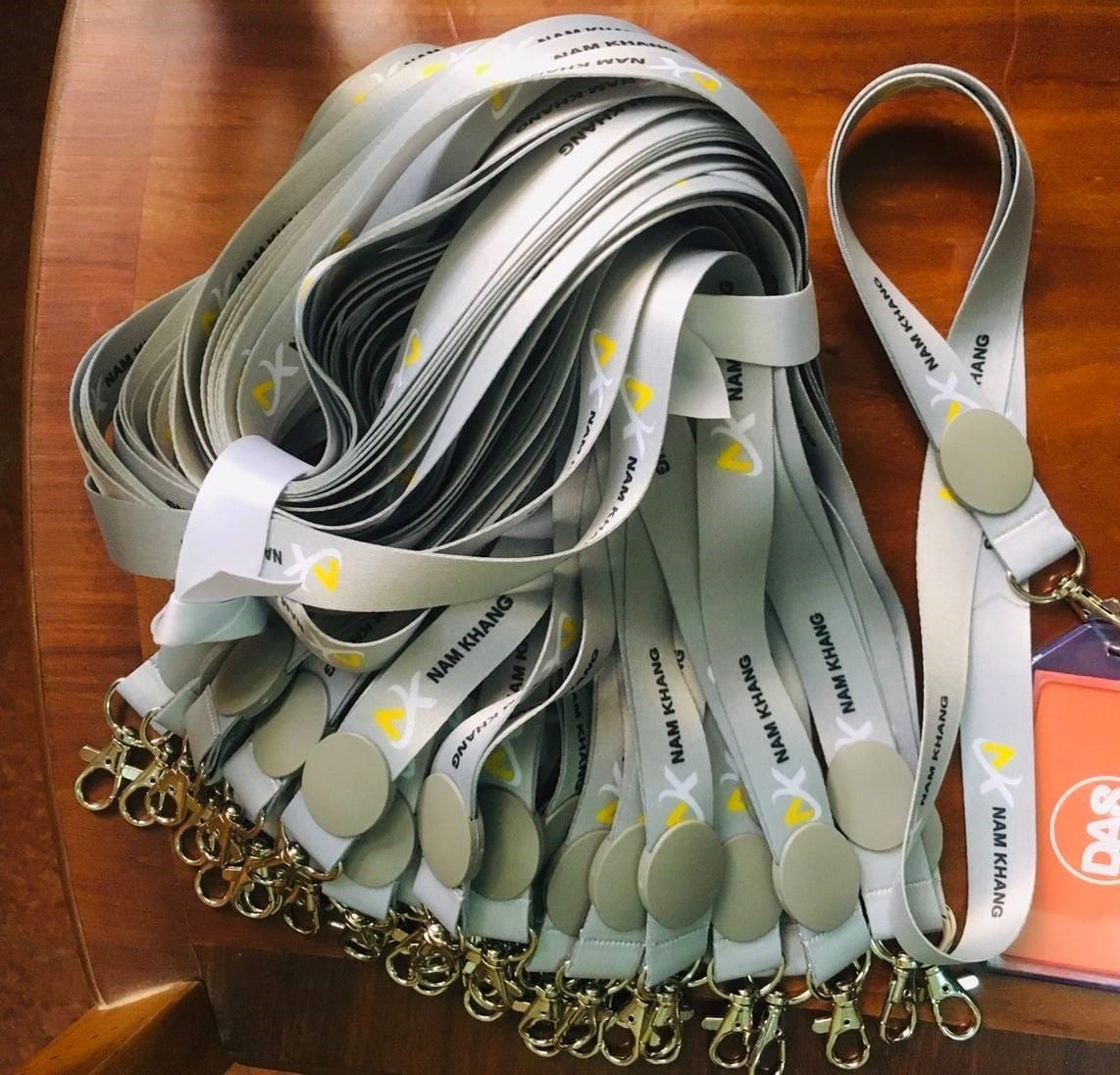 Dây đeo thẻ theo màu sắc