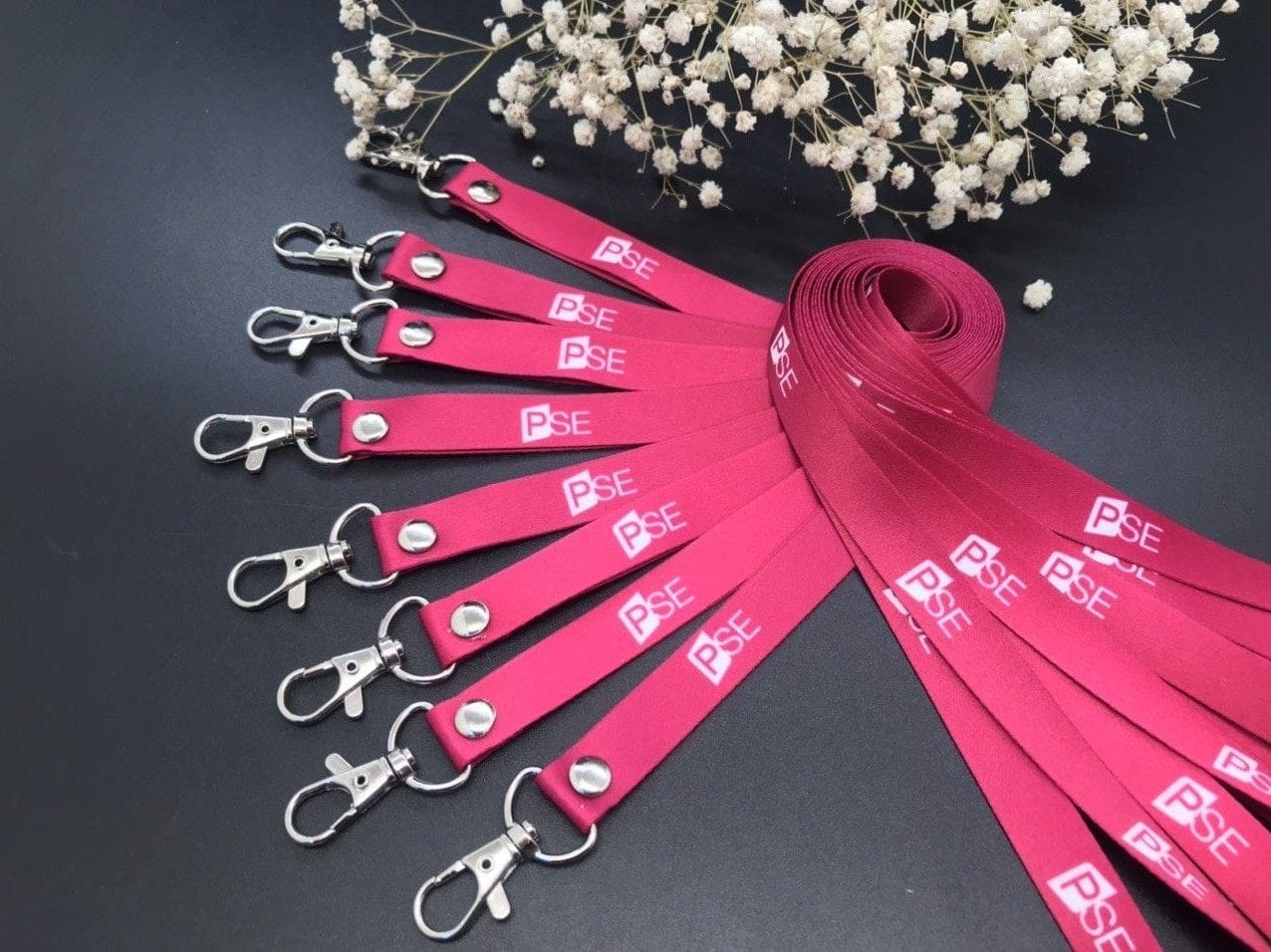 Dây đeo thẻ màu hồng