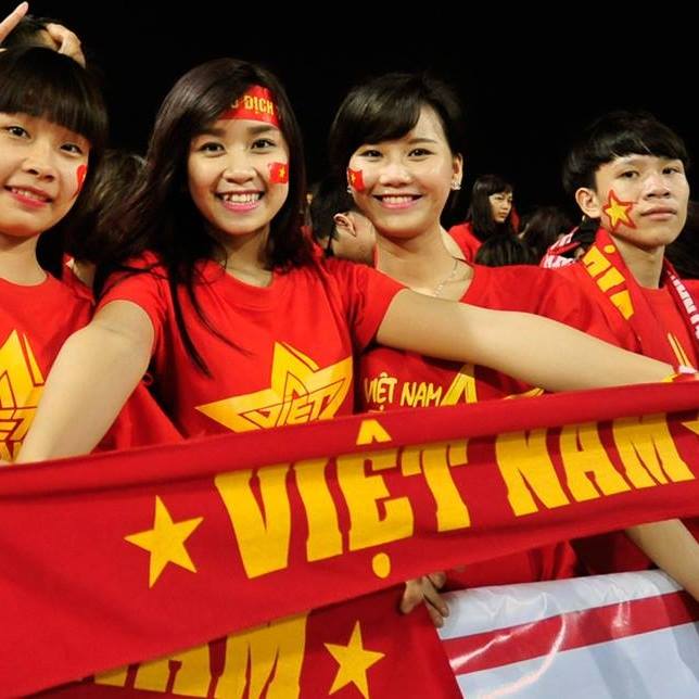 Băng rôn đeo đầu cổ vũ Hà Nội