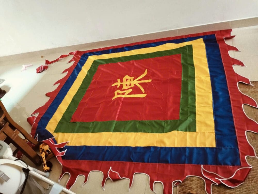 Cờ Thần Đẹp – Xưởng In Cờ HOÀNG GIA Hà Nội