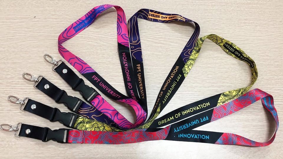 Dây đeo thẻ bao nhiêu tiền?