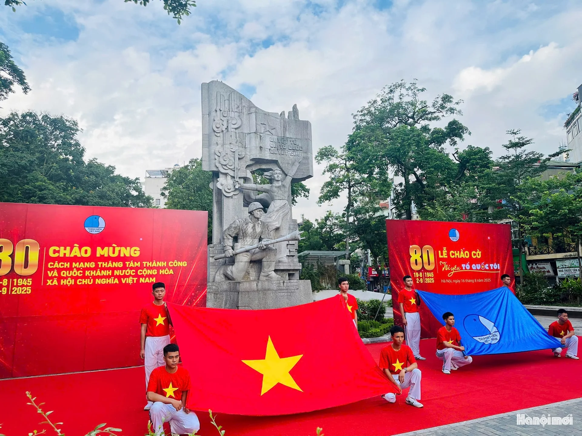 Xưởng in cờ Hà Nội