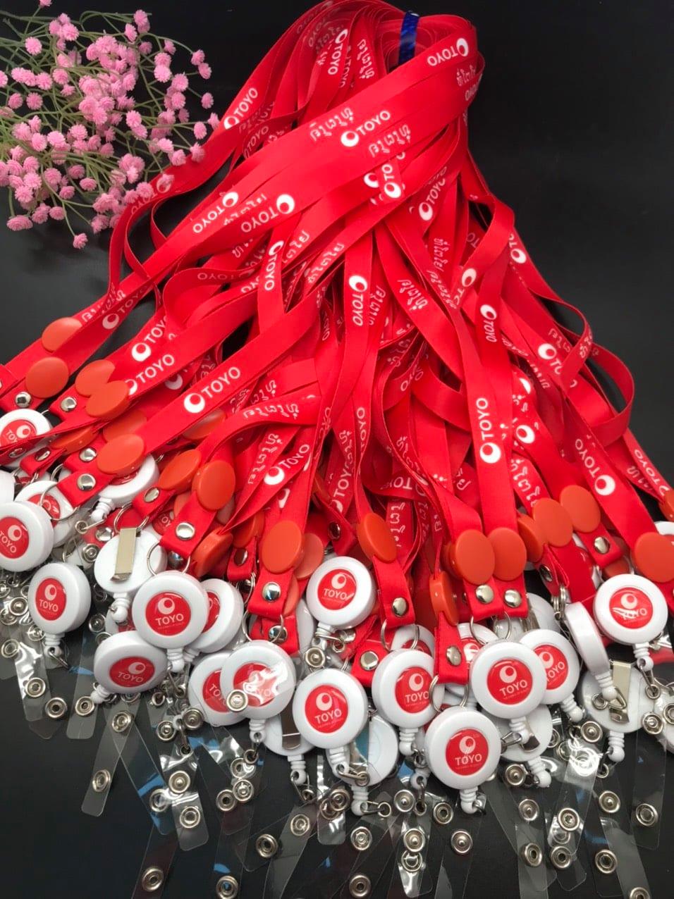 Dây đeo thẻ màu đỏ