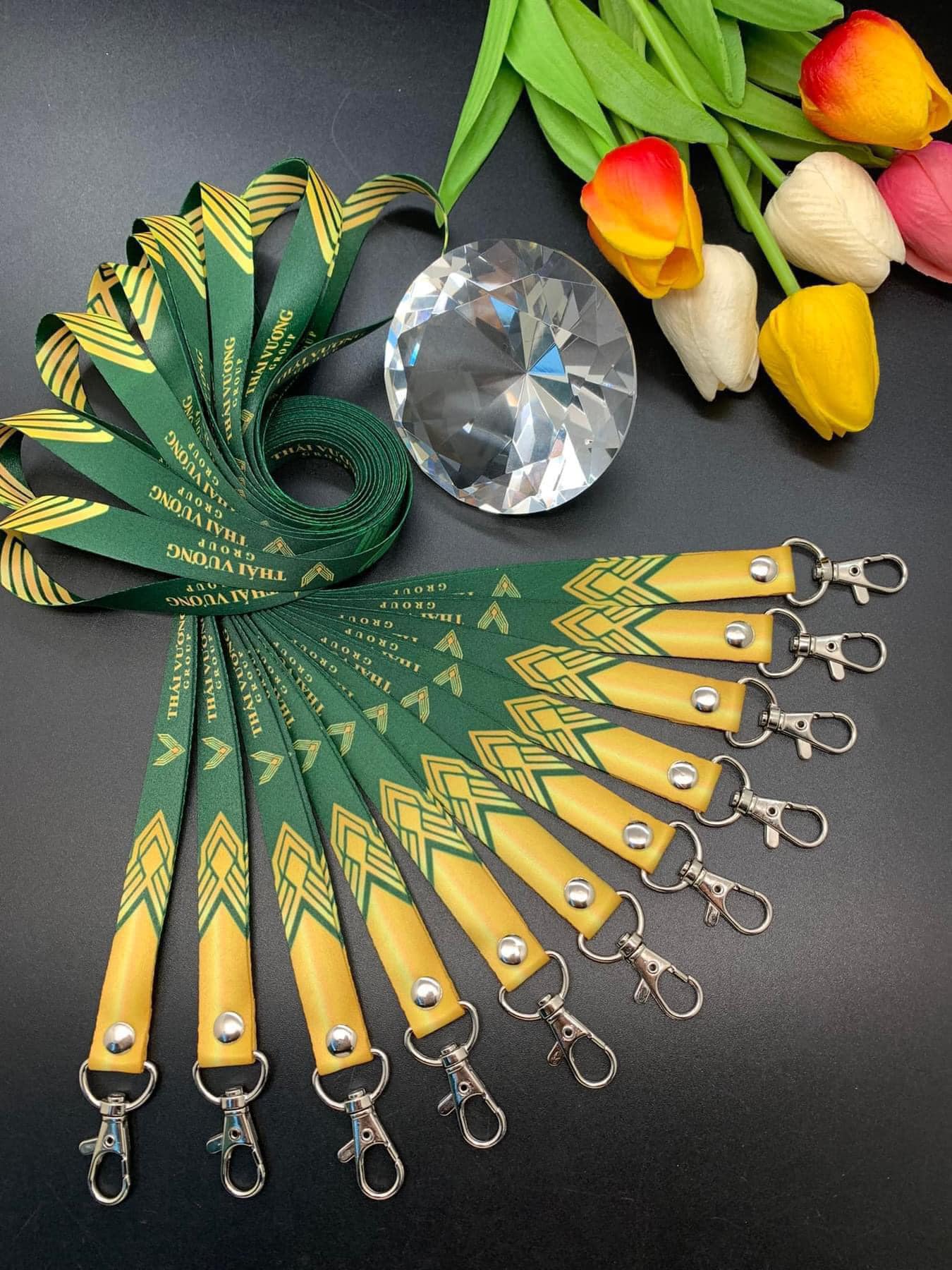 Dây đeo thẻ có móc cần gạt