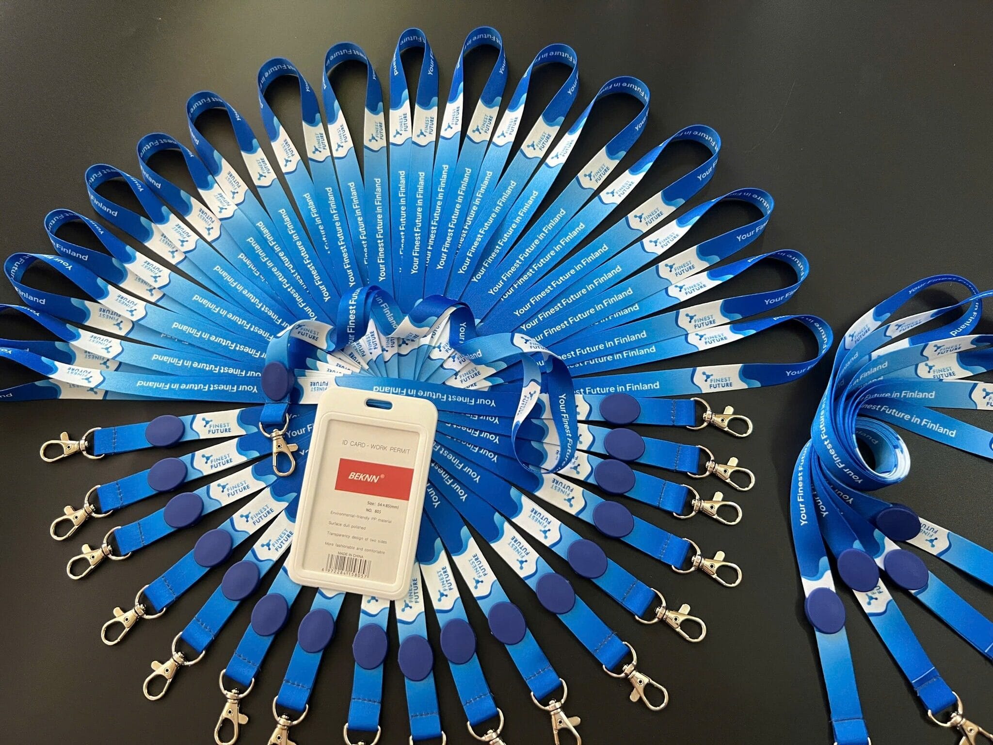 Dây đeo thẻ màu xanh dương