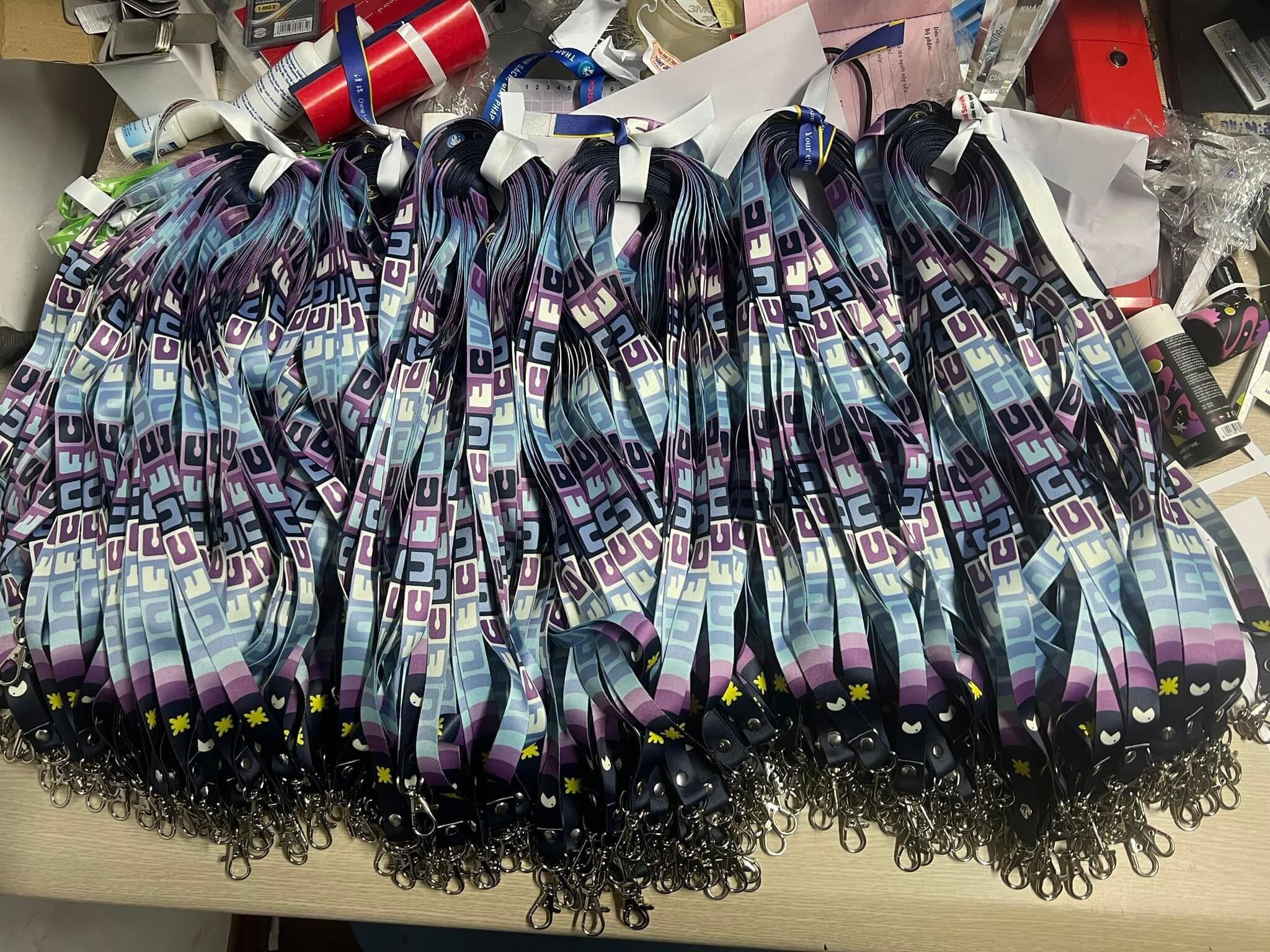 Dây đeo thẻ màu đen