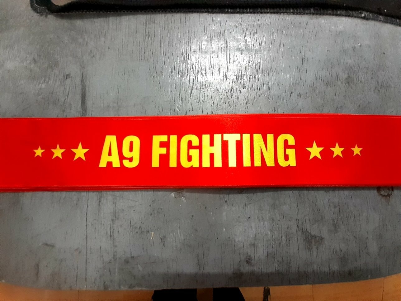 Làm băng rôn đeo đầu