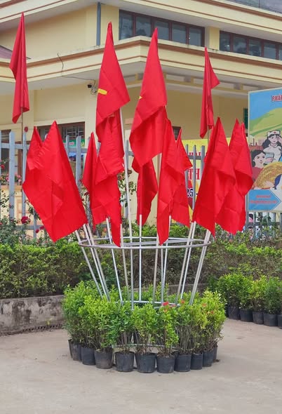 Cờ Hồng Kỳ Treo Khánh Tiết - Xưởng In Cờ HOÀNG GIA Hà Nội