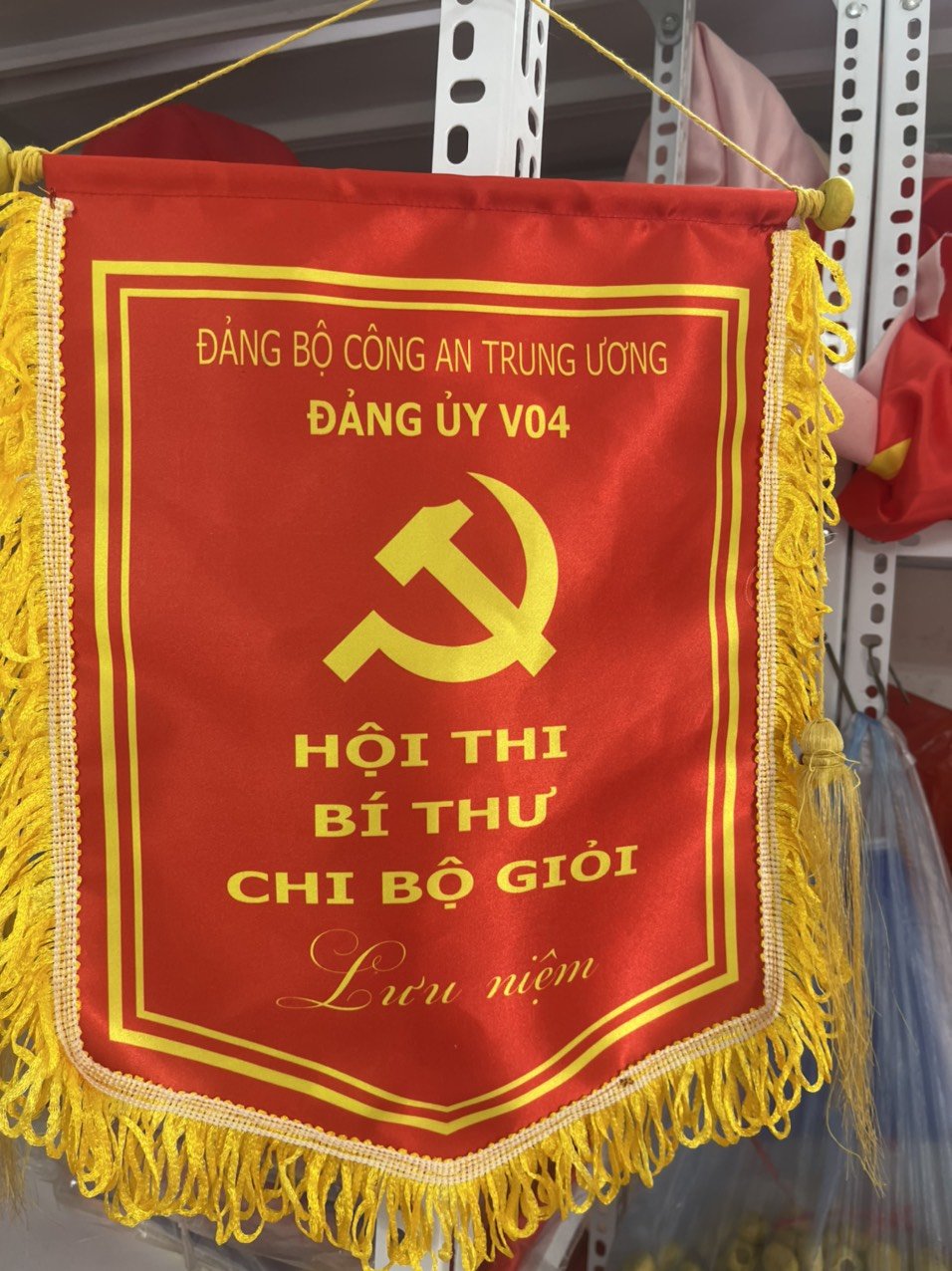 Cờ lưu niệm hội thi bí thư chi bộ giỏi