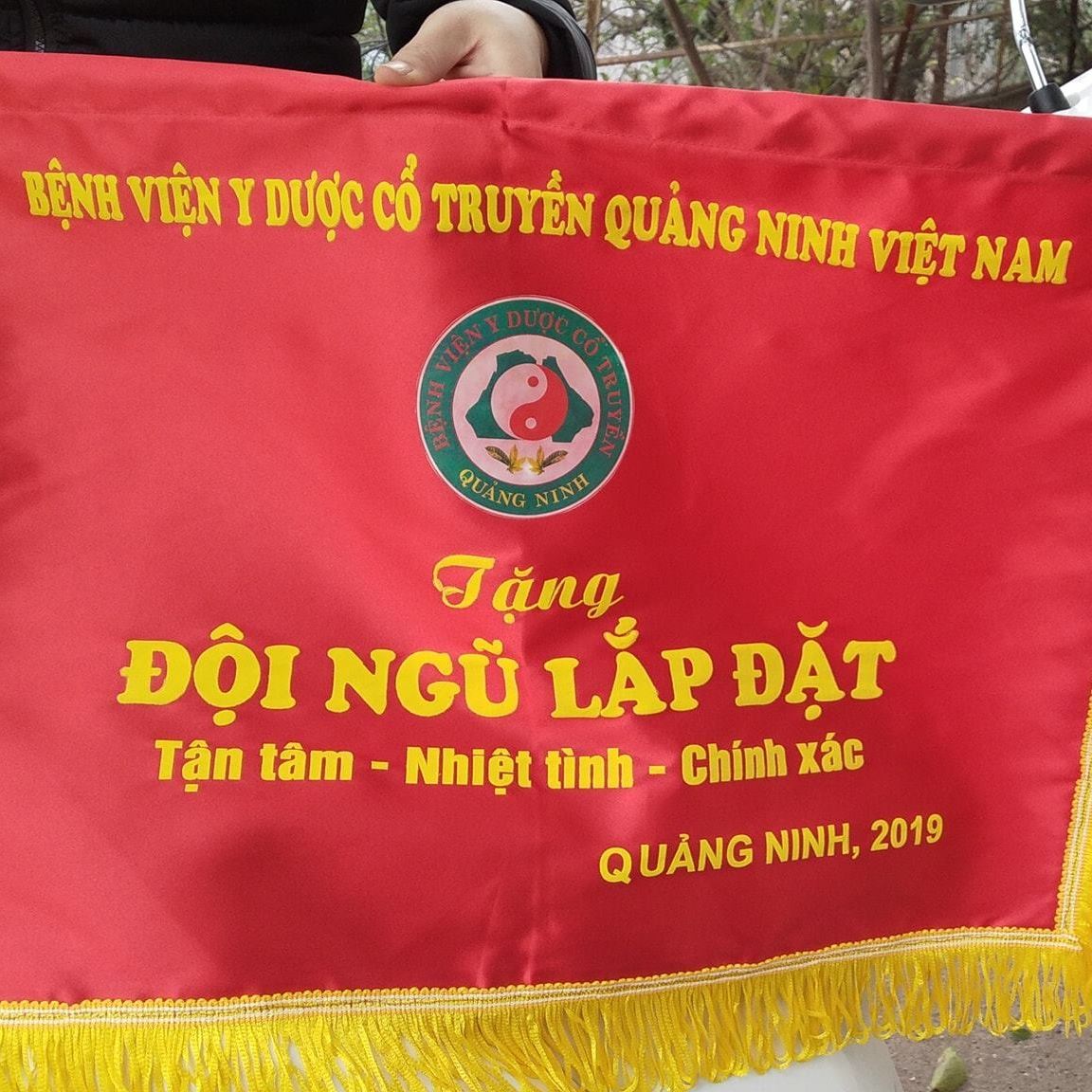 In cờ lưu niệm lấy ngay