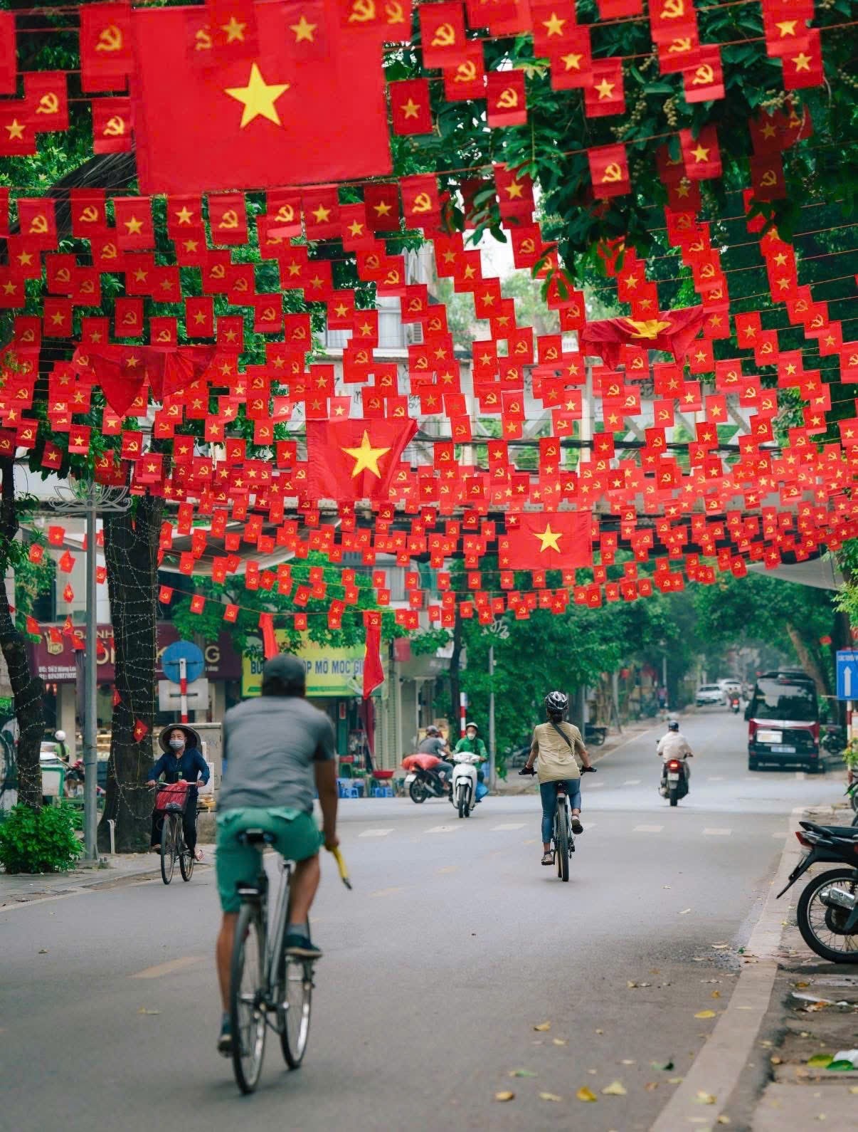 Cờ dây sao Đảng treo ngày Quốc khánh – Xưởng in cờ HOÀNG GIA