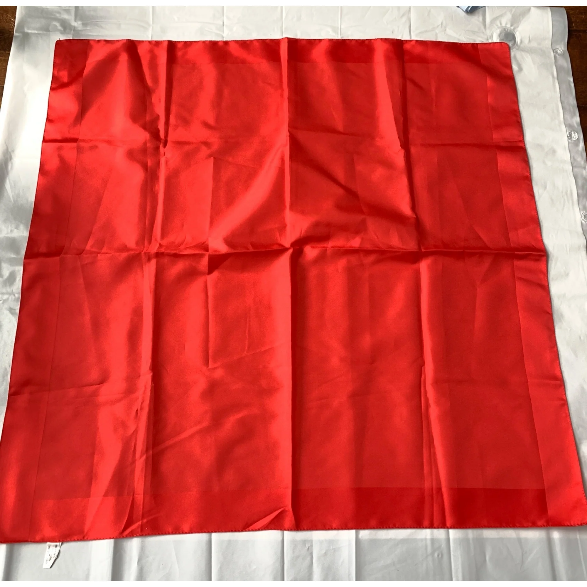 Cờ Hồng Kỳ Cỡ Lớn – Xưởng In Cờ HOÀNG GIA Uy Tín Tại Hà Nội