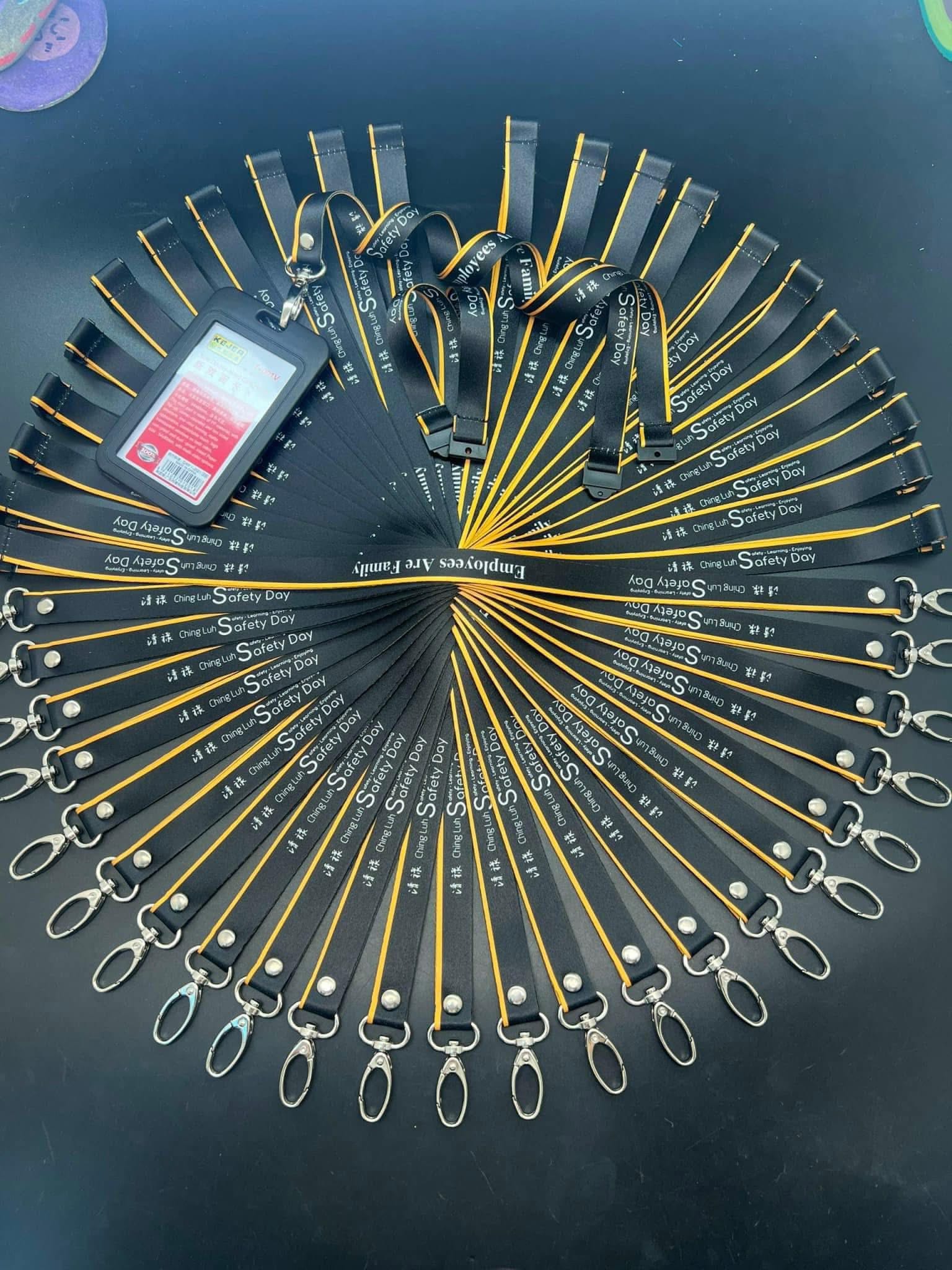 Dây đeo thẻ có móc kim loại