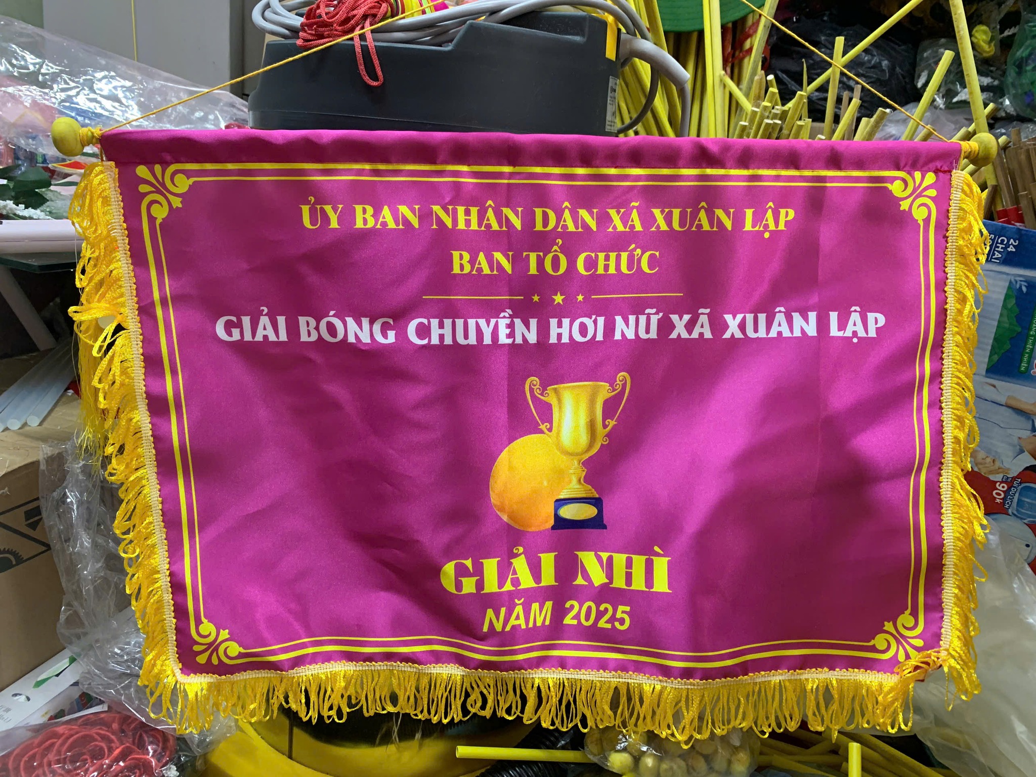 In cờ lưu niệm tại Hà Nội