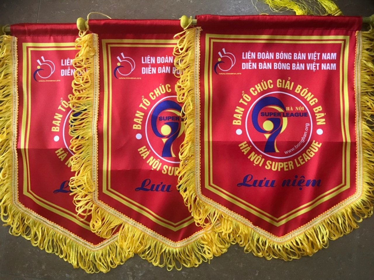 Cờ lưu niệm giao lưu bóng bàn