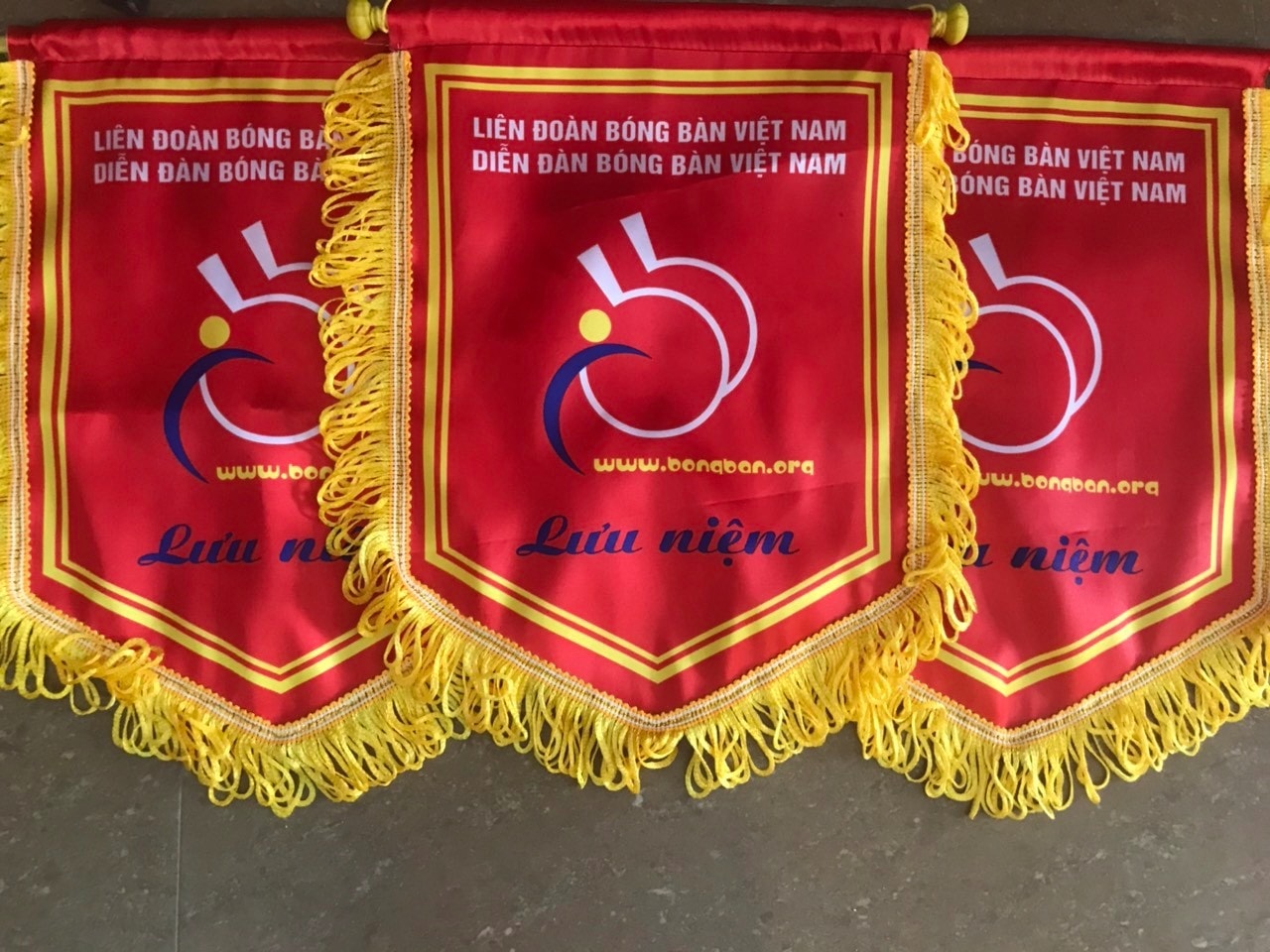 Cờ lưu niệm giải thể thao