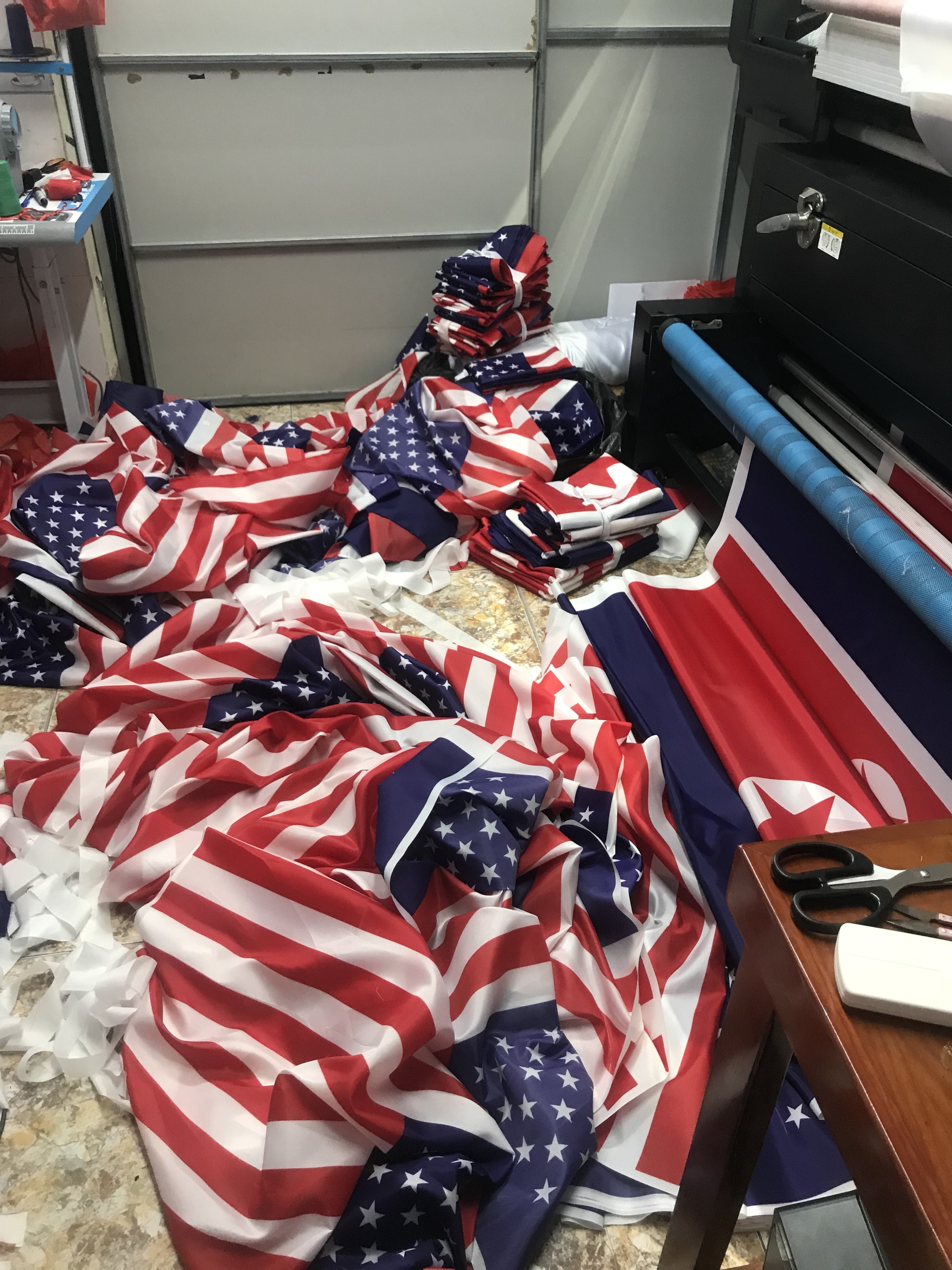 Xưởng In Cờ Hoàng Gia