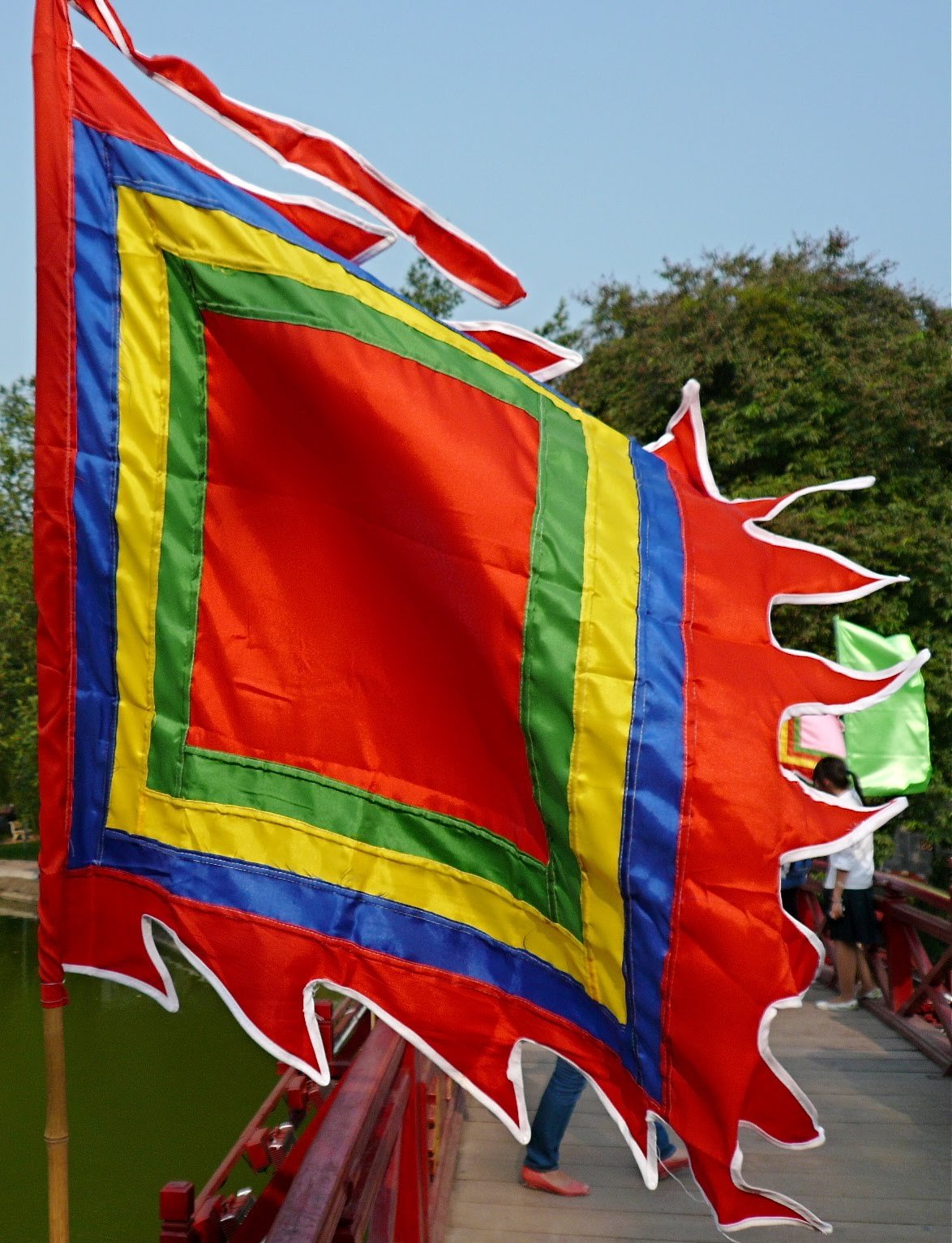 Mẫu Cờ Thần Đẹp – Xưởng In Cờ HOÀNG GIA Hà Nội