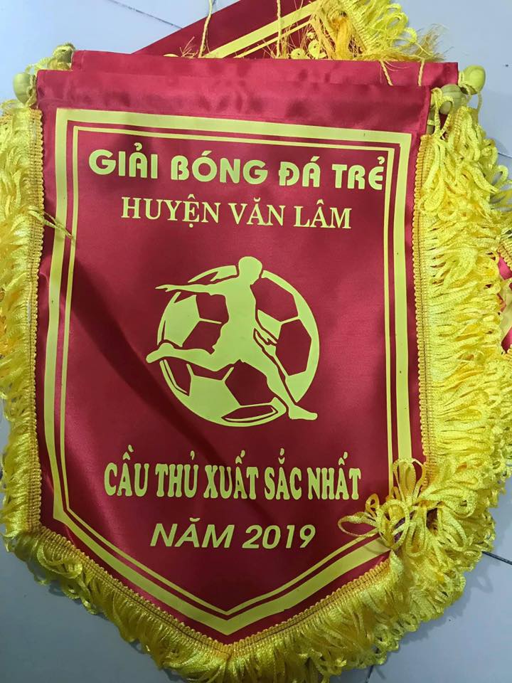 Giá cờ lưu niệm bóng đá