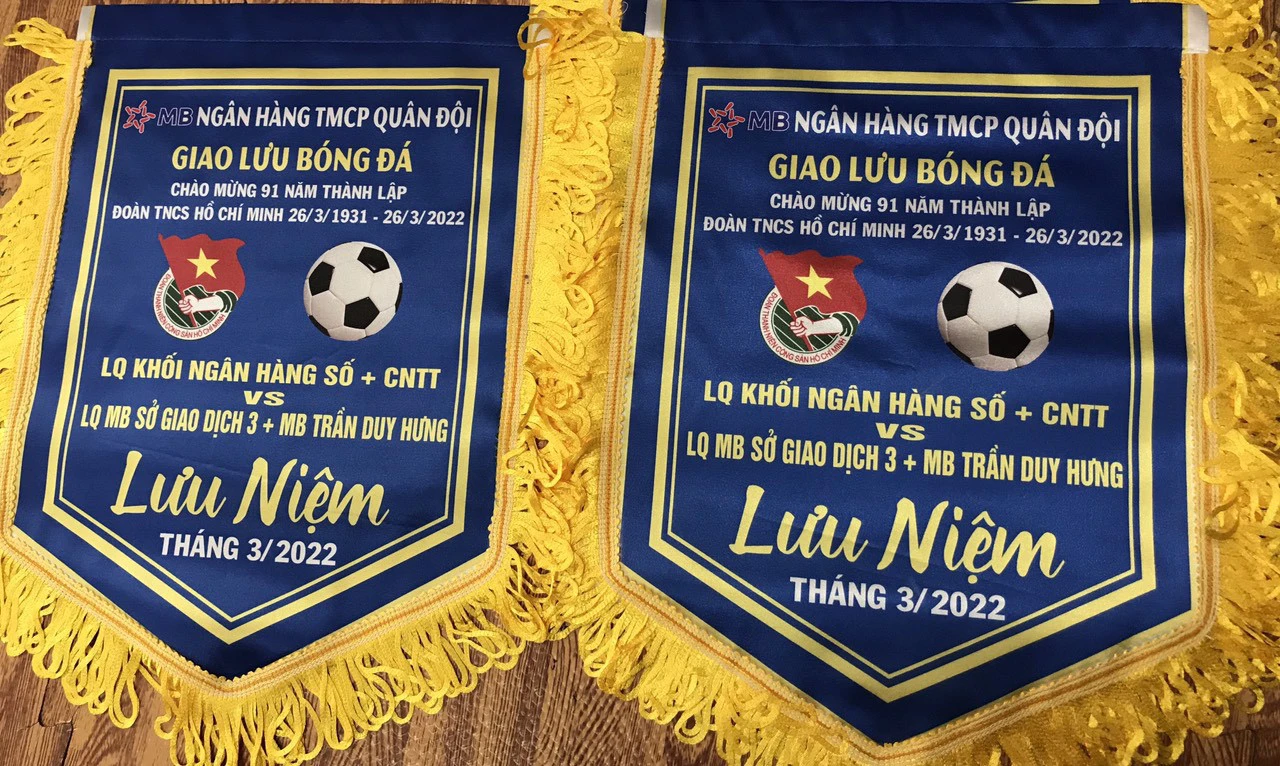 Cờ lưu niệm bóng đá đẹp