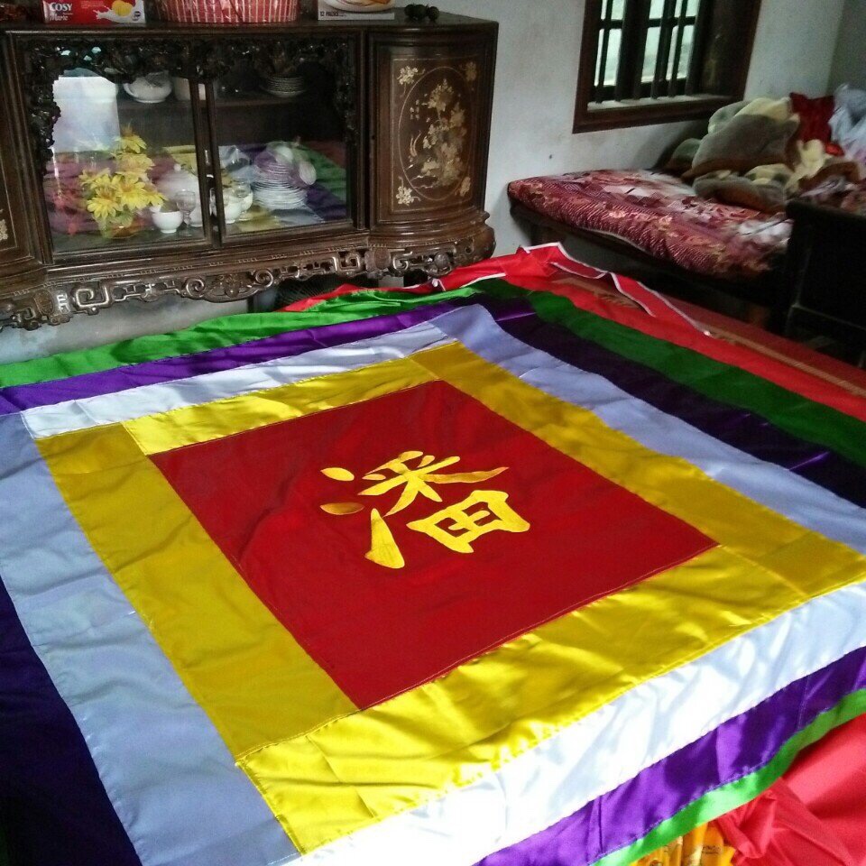 Cờ Thần Theo Yêu Cầu – Sản Xuất Riêng Chuẩn Nghi Lễ Tại Xưởng In Cờ HOÀNG GIA