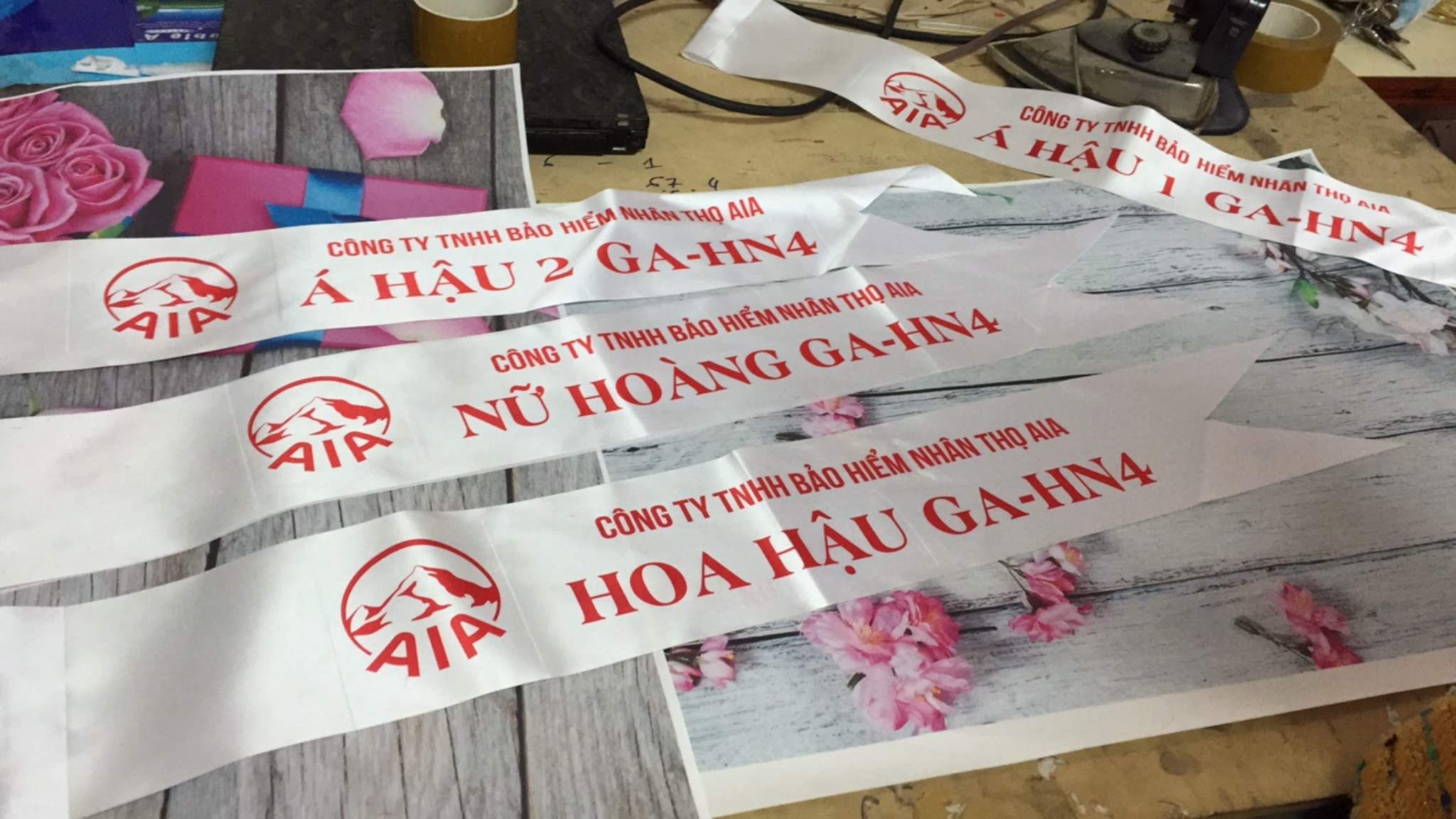 Băng rôn đeo chéo hoa hậu