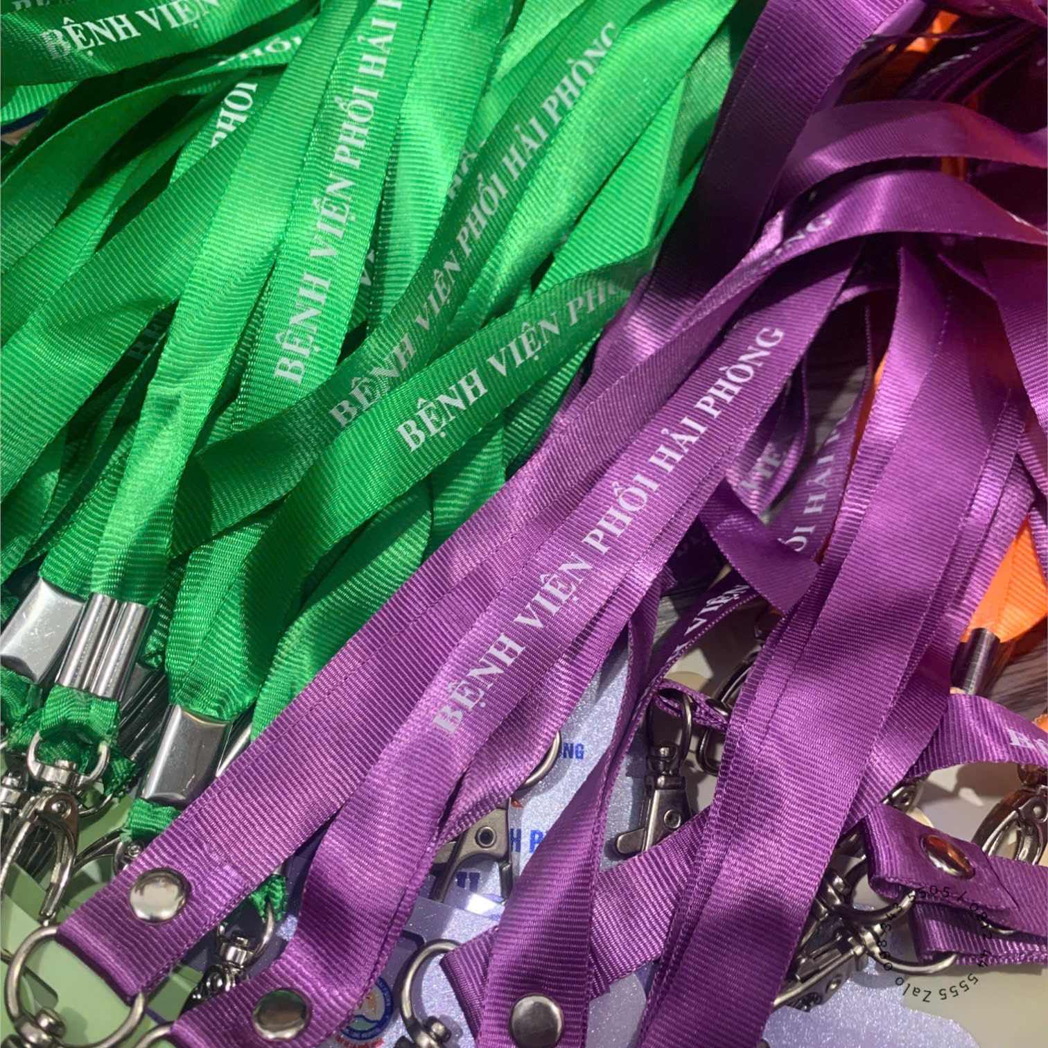 Dây đeo thẻ in tên công ty