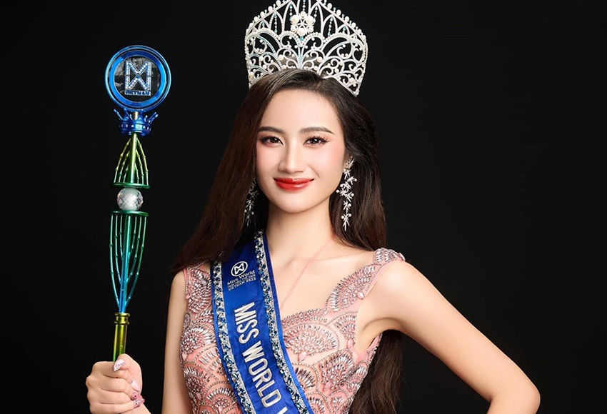 Băng rôn của hoa hậu