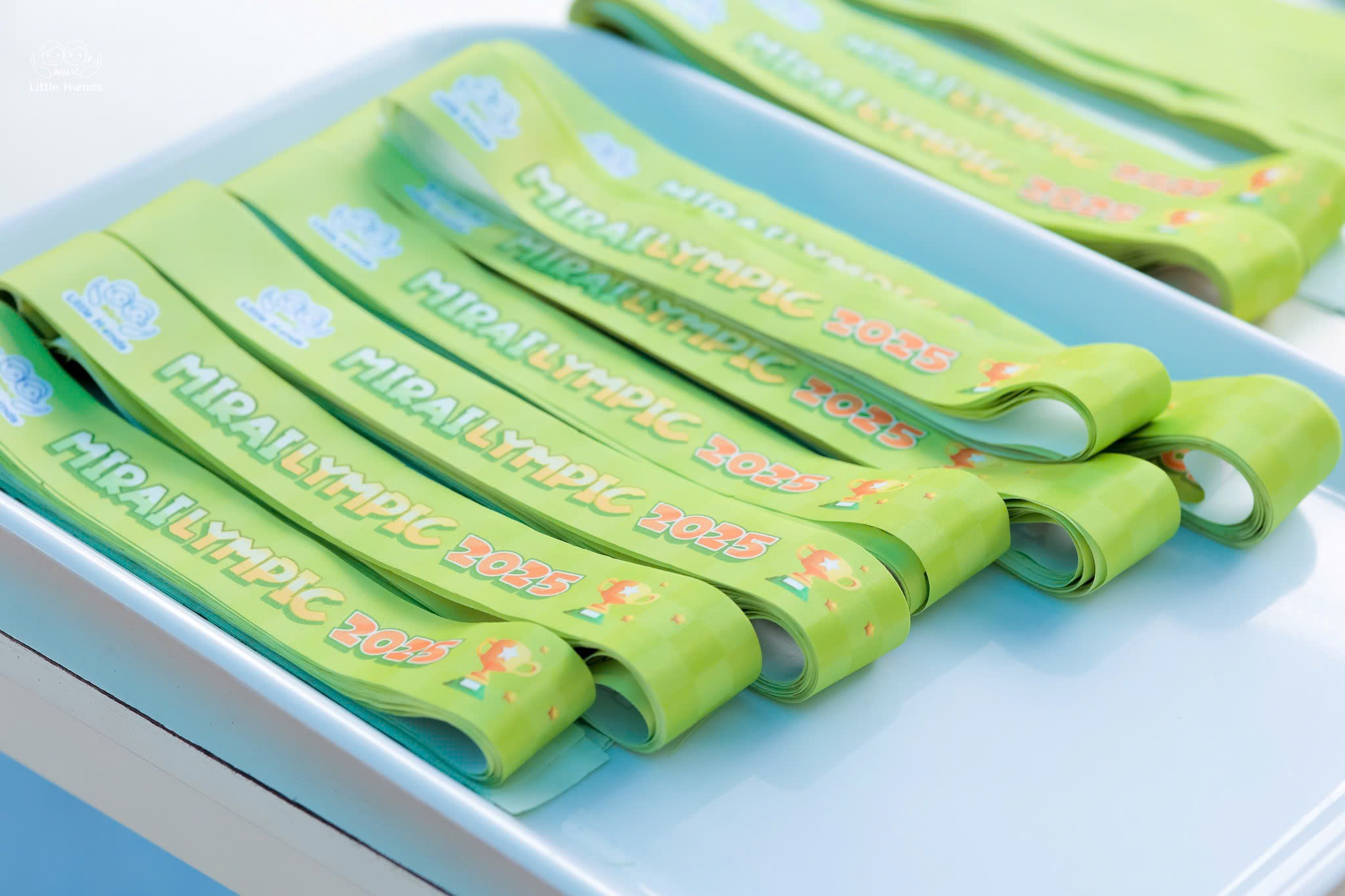 Băng rôn đeo đầu hoạt động ngoại khóa