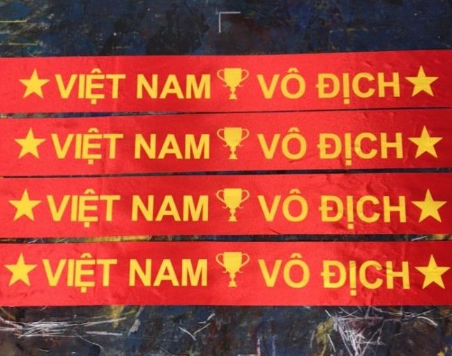 Băng rôn đeo đầu ủng hộ đội tuyển
