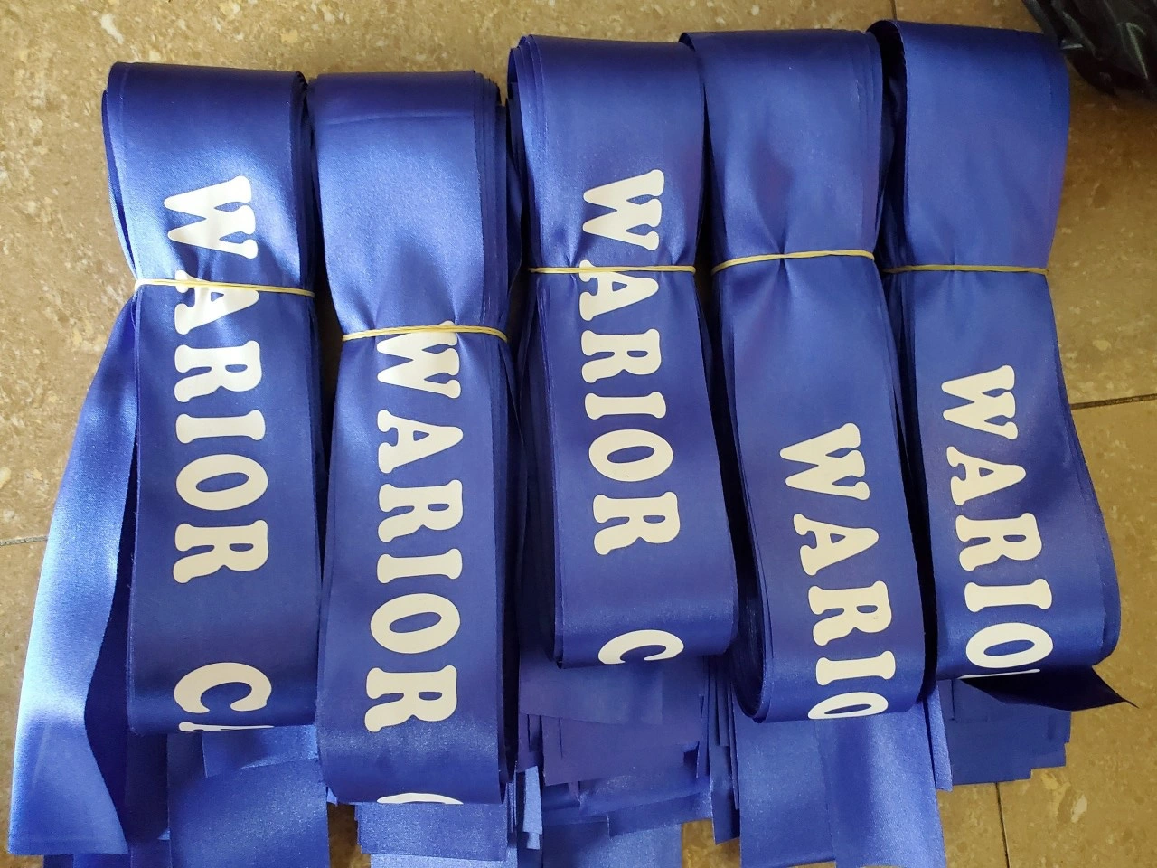 Làm băng rôn đeo đầu