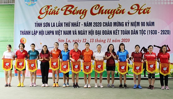 Cờ lưu niệm bóng chuyền hơi