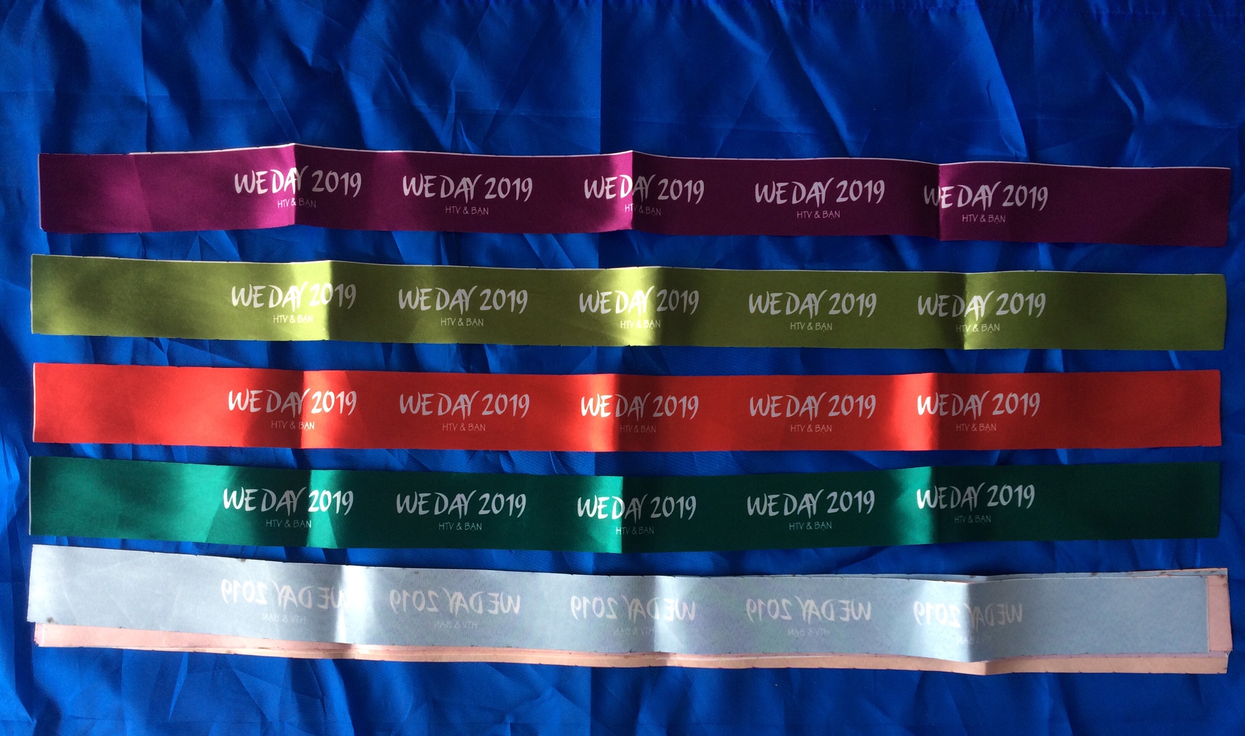 Băng rôn đeo đầu cổ động